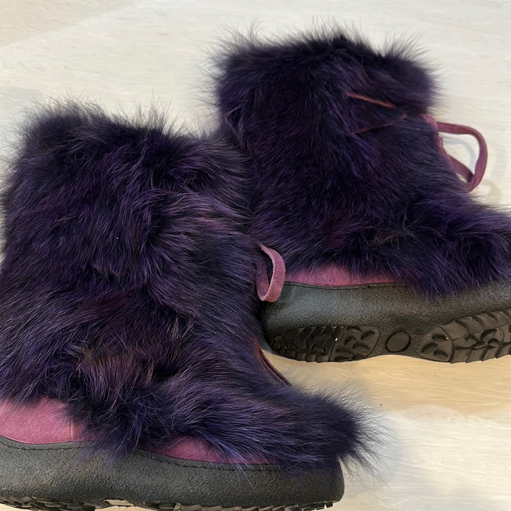 Gorgeous fox fur boots size 38 wore once  fits 7.5 to 8 sheepskin lining italian